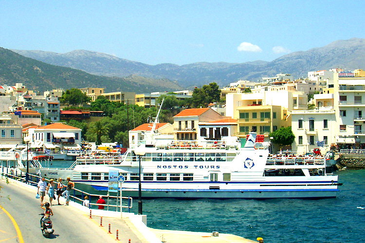 Agios Nicolaos: Port and Dikti mountains